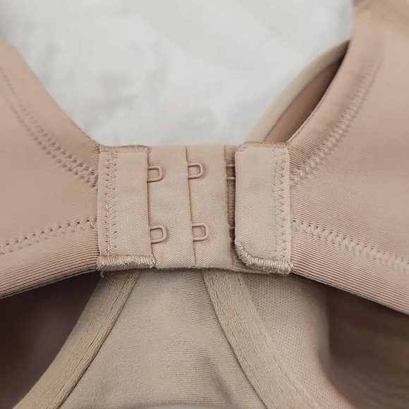 Vanity Fair nude bra size 40C - Picture 6 of 10